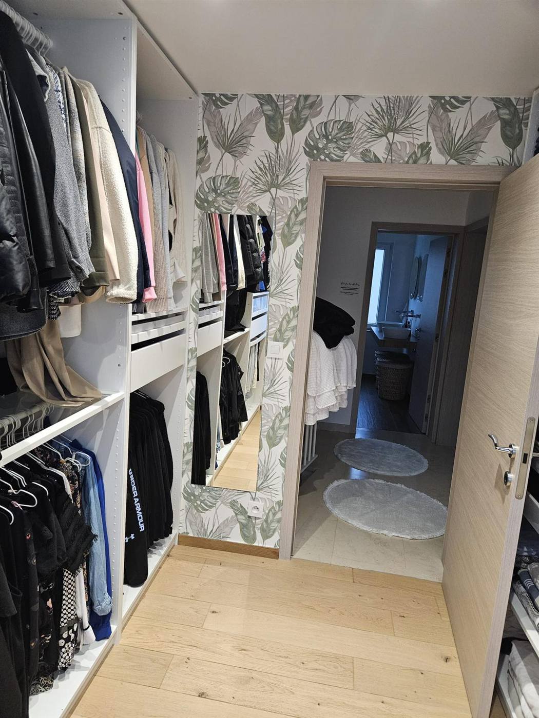 Dressing sur mesure avec penderies ouvertes